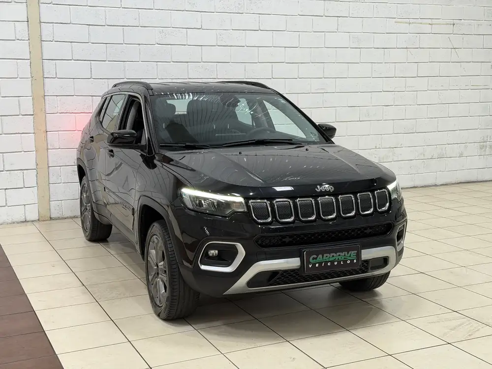 Jeep Compass Longitude 2023 preto, vista dianteira