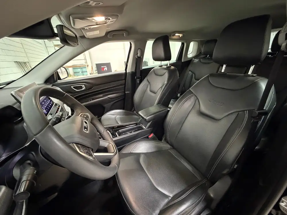 Bancos de couro do Jeep Compass