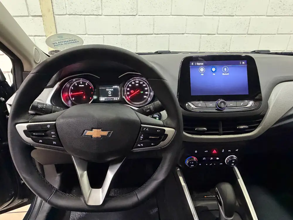 Painel e volante do Chevrolet Onix