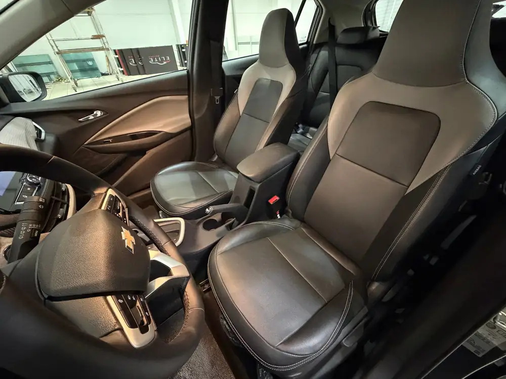Bancos dianteiros do Chevrolet Onix