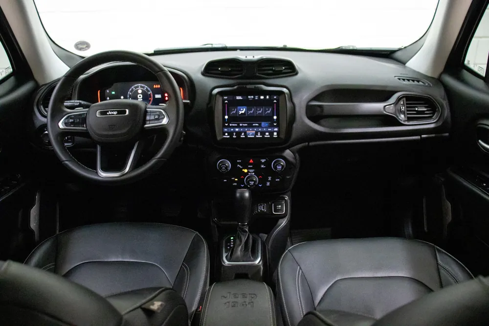 Painel e volante do Jeep Renegade