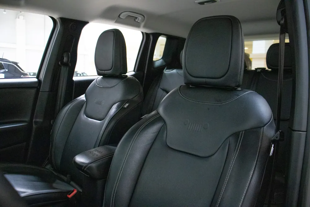 Bancos de couro do Jeep Renegade